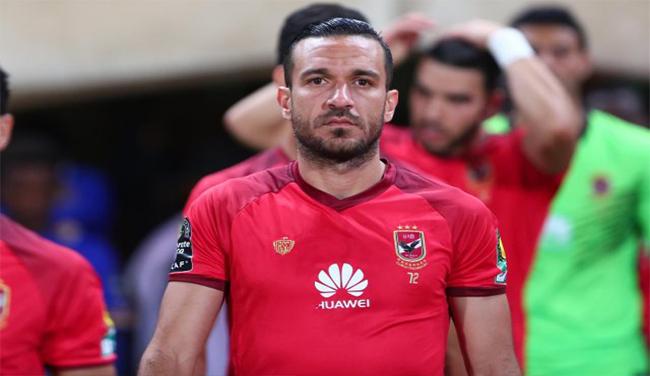 رسميا.. الأهلي المصري يمدد عقدي معلول ونيدفيد