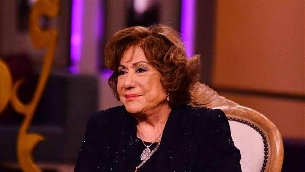 سقوط الفنانة المصرية سميحة أيوب على الأرض بمنزلها وإصابتها بنزيف
