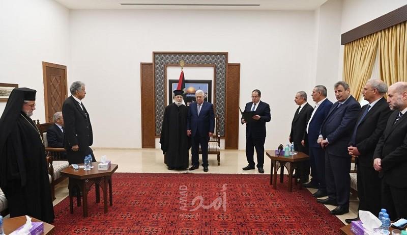 الرئيس عباس يصدر "أوسمة" لقيادات وشخصيات فلسطينية