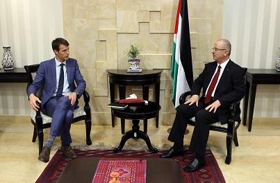 الحمد الله يستقبل الممثل الدنماركي لدى فلسطين لمناسبة انتهاء مهامه الرسمية