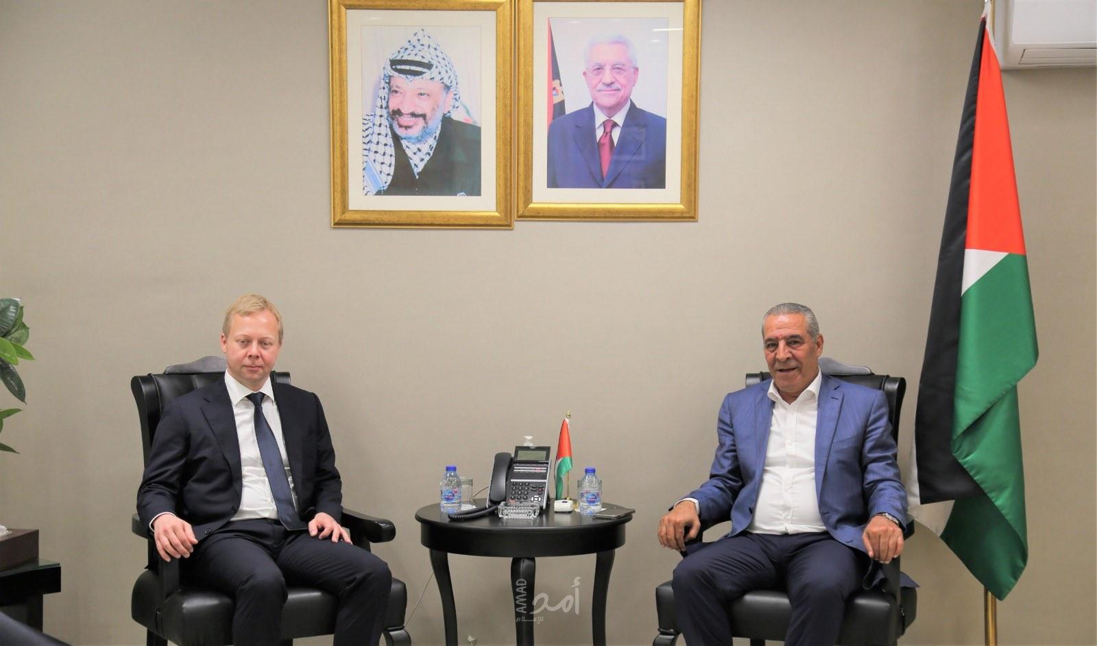 الشيخ يبحث مع المبعوث الأوروبي لعملية السلام آخر المستجدات السياسية