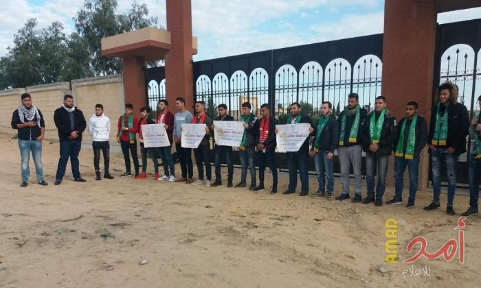 لليوم الـ5.. طلبة "القدس المفتوحة" بغزة يغلقون أبواب الجامعة احتجاجاً على رفع الرسوم