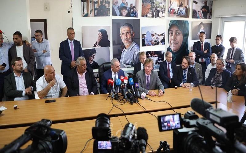 اشتية: نطالب المجتمع الدولي بتحميل المسؤولية لجيش الاحتلال وللجندي الذي أطلق النار على أبو عاقلة