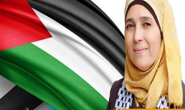 فوز المعلمة الحروب بجائزة المرأة العربية في احتفال اليوم العربي الأمريكي الخامس