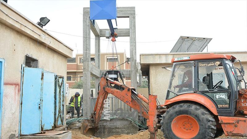 مصلحة مياه بلديات الساحل تواصل تنفيذ أعمال تطوير محطة "البصة" في دير البلح