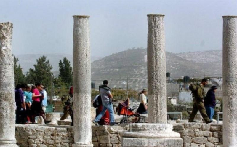 مستوطنون يقتحمون الموقع الأثري في سبسطية