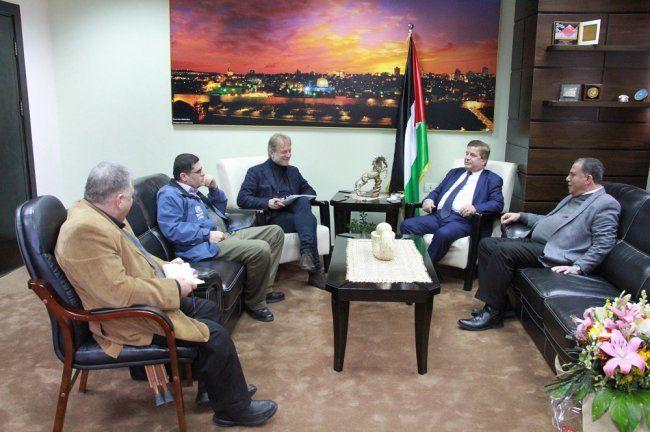 "الصحة" و"الصحة العالمية" تبحثان تطورات الوضع الصحي في قطاع غزة