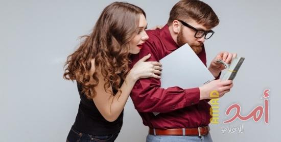 كيف تتناقشين مع زوجك بالقضايا المالية؟