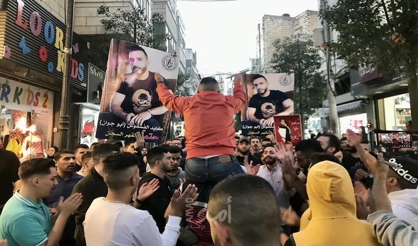 رام الله: مسيرة إسناداًاللأسرى المضربين عن الطعام