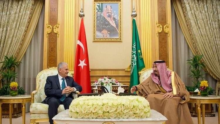 الملك سلمان يستقبل رئيس وزراء تركيا