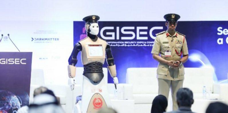 الشرطي الروبوت يظهر في شوارع دبي