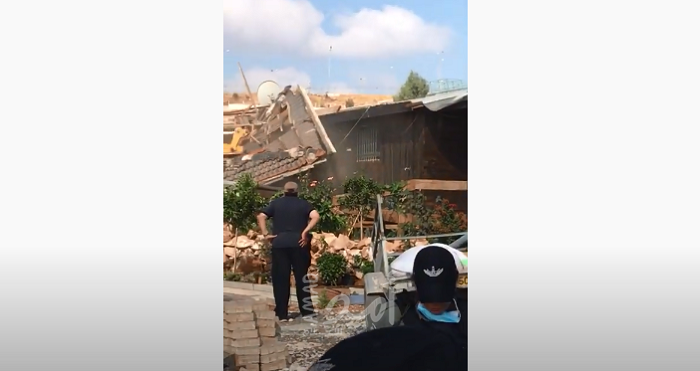 بالفيديو.. جرافات جيش الاحتلال تهدم منشآت زراعية في القدس