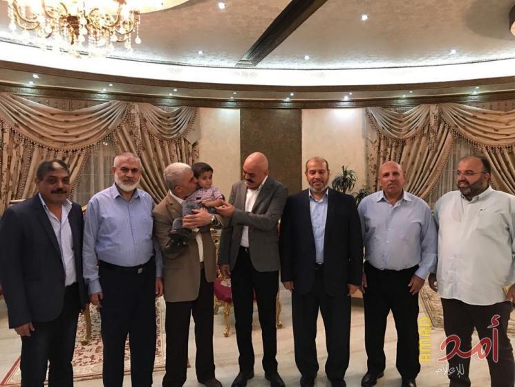 القيادي سمير المشهراوى ووفد من قيادة تيار الاصلاح يلتقي بقيادة حركة حماس - صور