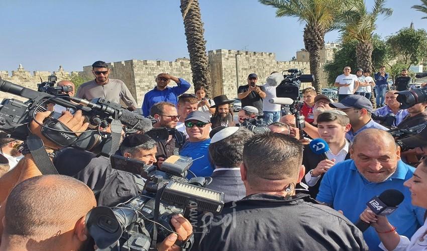 اعتقالات عدد من المواطنين خلال اقتحام الإرهابي بن غفير منطقة باب العامود بالقدس - فيديو