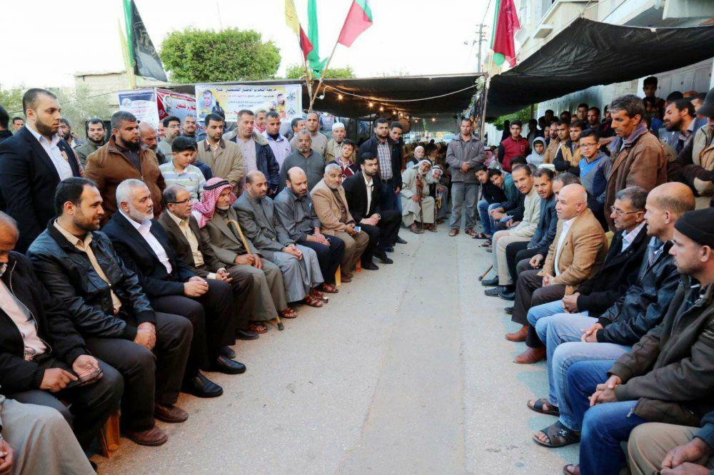 هنية يعزي عائلة الشهيد "مروان قديح" بخانيونس