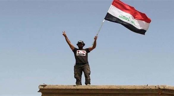 ﺭﻓﻊ ﺍﻟﻌﻠﻢ ﺍﻟﻌﺮﺍﻗﻲ ﻓﻮﻕ ﻣﺴﺠﺪ زعيم داعش ﻭﺳﻂ ﺍﻟﻤﻮﺻﻞ