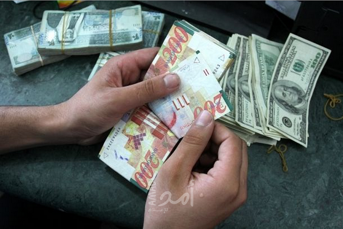 رواتب موظفي حكومة رام الله "الاثنين" في البنوك بنسبة 60%
