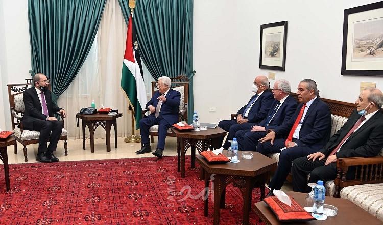"الشرق الأوسط": الصفدي طالب الرئيس عباس بعدم التسرع في اتخاذ قرارات مصيرية