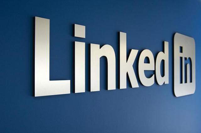 مستخدم يقاضى لينكد إن لتجسسها على مستخدمى هواتف أيفون