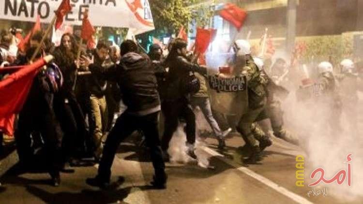 اليونانيون يستقبلون ميركل بالتظاهر.. واليسار يعتبرها ضيفا "غير مرغوب به"