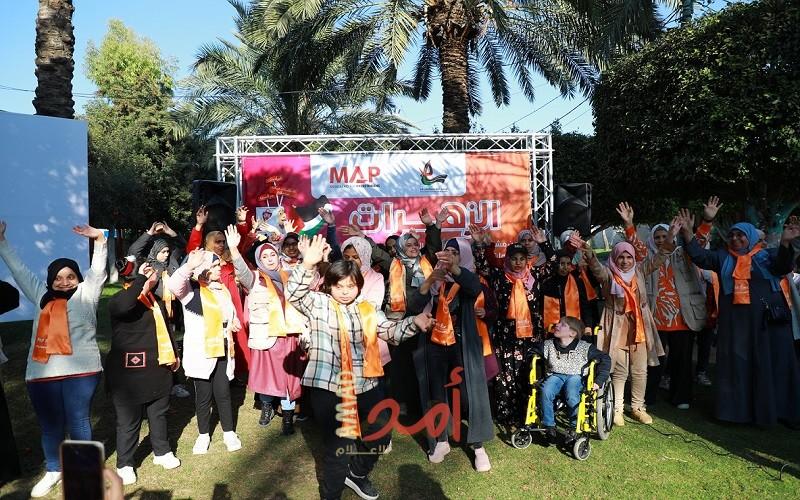غزة: سماء غزة تناهض العنف والتنمر ضد الفتيات ذوات الإعاقة.. بالبالونات البرتقالية والبنفسجية 
