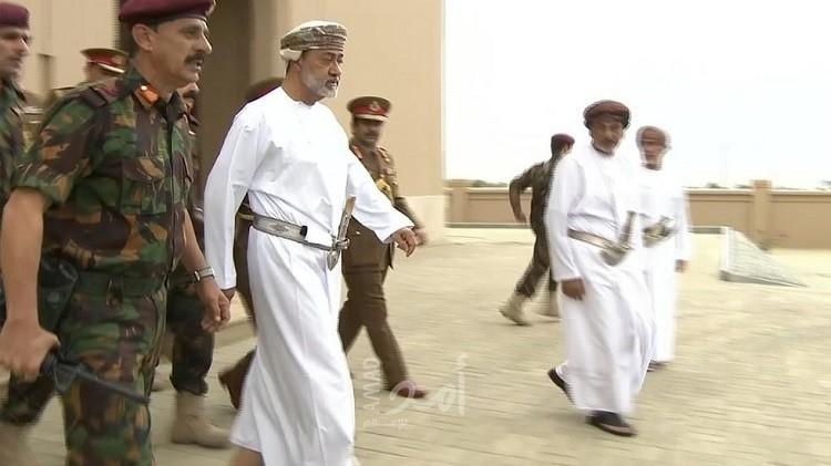 أول مسؤول يعلن الغياب..سلطان عمان يعلن عدم حضوره قمة "المصالحة الخليجية"