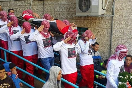 رفاقه والالاف يشيعيون الشهيد أكرم شاهين الى مثواه الأخير في الدهيشة