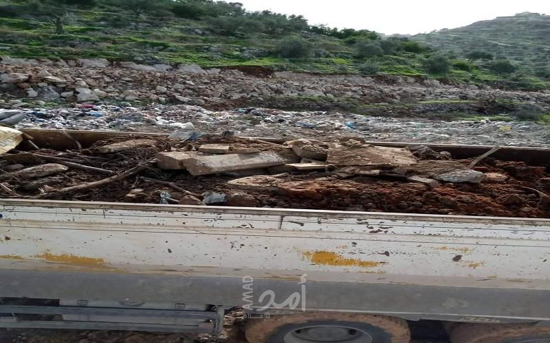 سلطة جودة البيئة تضبط شاحنة نفايات اسرائيلية في جماعين