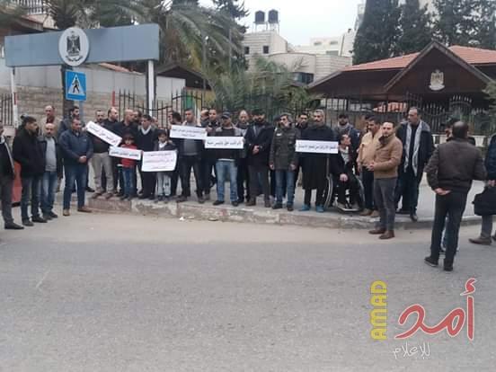 في مؤتمر من أمام منزل عباس بغزة...شهاب: حكومة رام الله قطعت رواتب المئات من المعتقلين وأهالي الشهداء