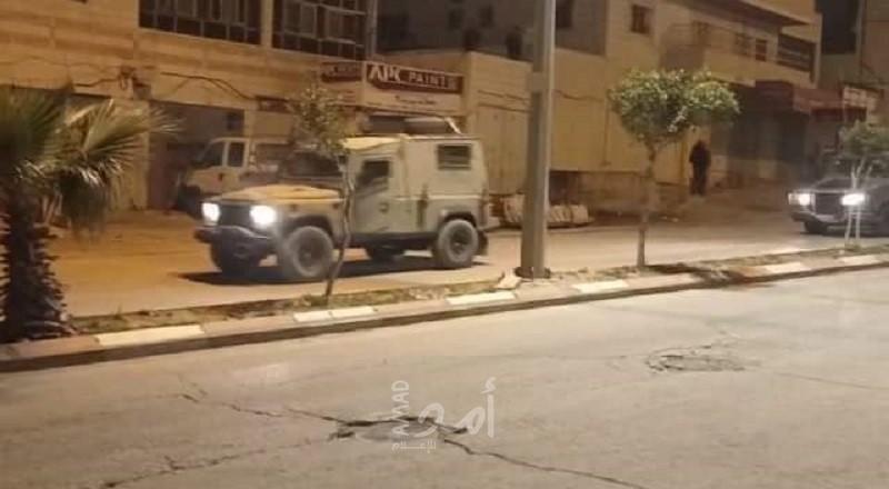قوات الاحتلال يعتقل سائق جرافة ويستولي عليها