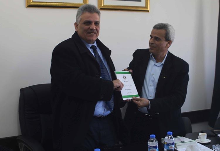 قلقيلية: المحافظ يلتقي رئيس سلطة المياه ويبحث معه تعزيز التعاون المشترك.
