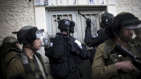 ترقية ضابط اسرائيلي بعد قتله فلسطيني اعزل