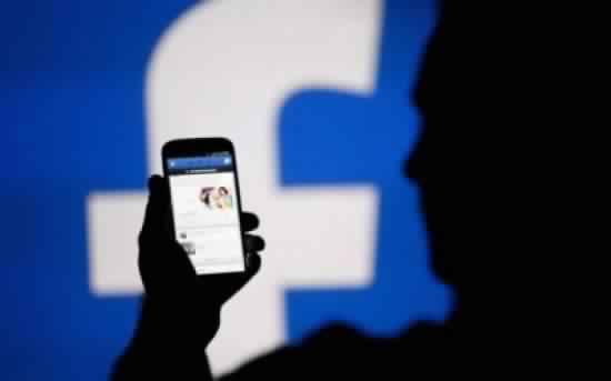 فيس بوك يعترف بأضرار الموقع على مستخدميه