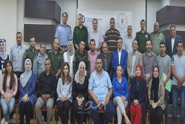 مركز شمس يختتم دورة تدريبية لمنتسبي الأجهزة الأمنية 