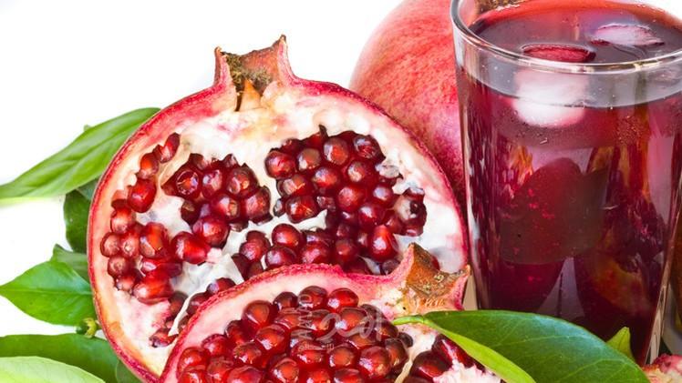 كارثة صحية بسبب "الرمان" لم ينتبه لها أحد!