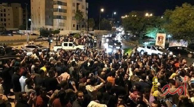 الأردن: الأمن يفض بالقوة وقفة احتجاجية على رفع أسعار المحروقات - فيديو وصور