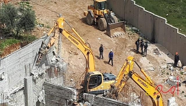 القدس: بلدية الاحتلال تلزم عائلة "حوشية" بدفع فاتورة هدم مبناها السكني