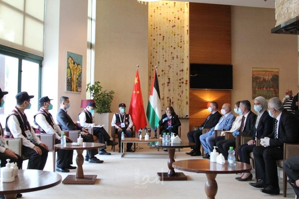 وصول وفد الخبراء الصحي الصيني إلى فلسطين ليقدم تجربته في وضع سياسات مكافحة كورونا