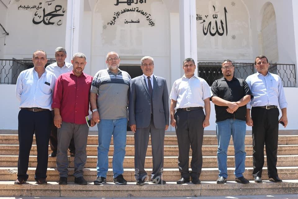 عميد المعاهد الأزهرية يستقبل إدارة معبر رفح