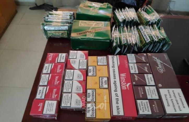 ضبط مواد غذائية منتهية الصلاحية ودخان ممنوع من التداول في أريحا