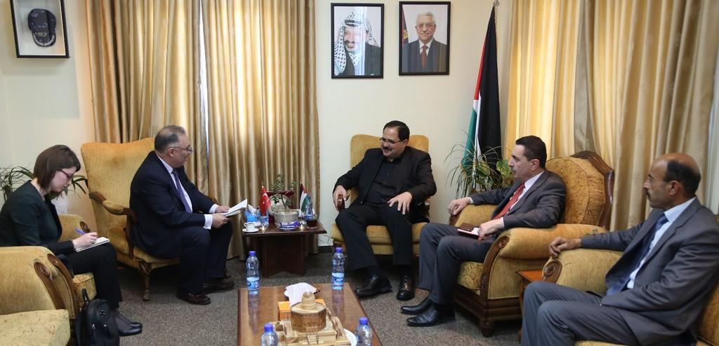 الوزير صيدم يبحث مواضيع تربوية مع السفير التركي