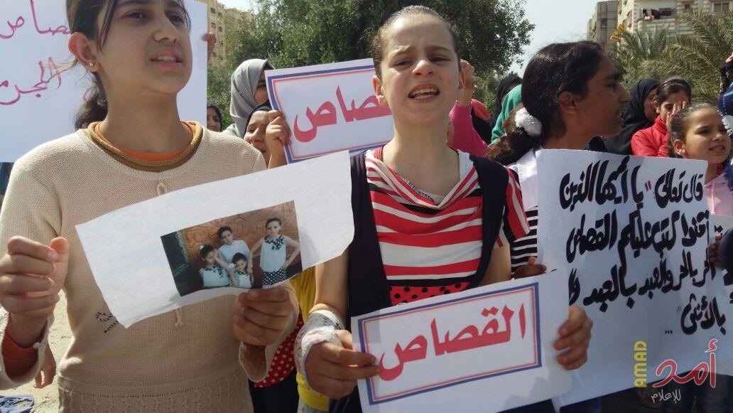 نساء ابراج عين جالوت وسط قطاع غزة يخرجن للشوارع احتجاجاً على جرائم قتل النساء(صور)