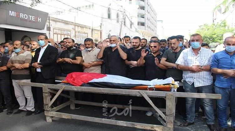 بالصور... تشييع جثمان دينا الحايك التي توفيت نتيجة الإهمال الطبي بغزة