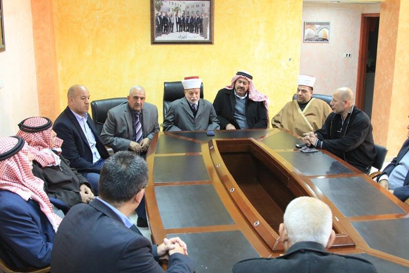 الاوقاف والافتاء يزوران السواحرة الشرقية ويتضامنون معها