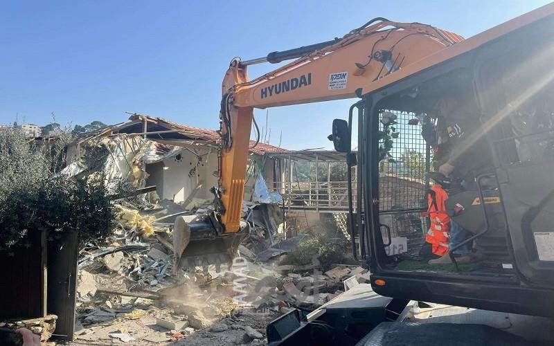 القدس: جيش الاحتلال يأخذ قياسات "منزل أسير" في كفر عقب تمهيداً لهدمه