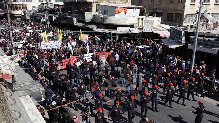 الأردن.. مظاهرات تطالب بخفض الأسعار وإسقاط "حكومة الإفقار" - صور