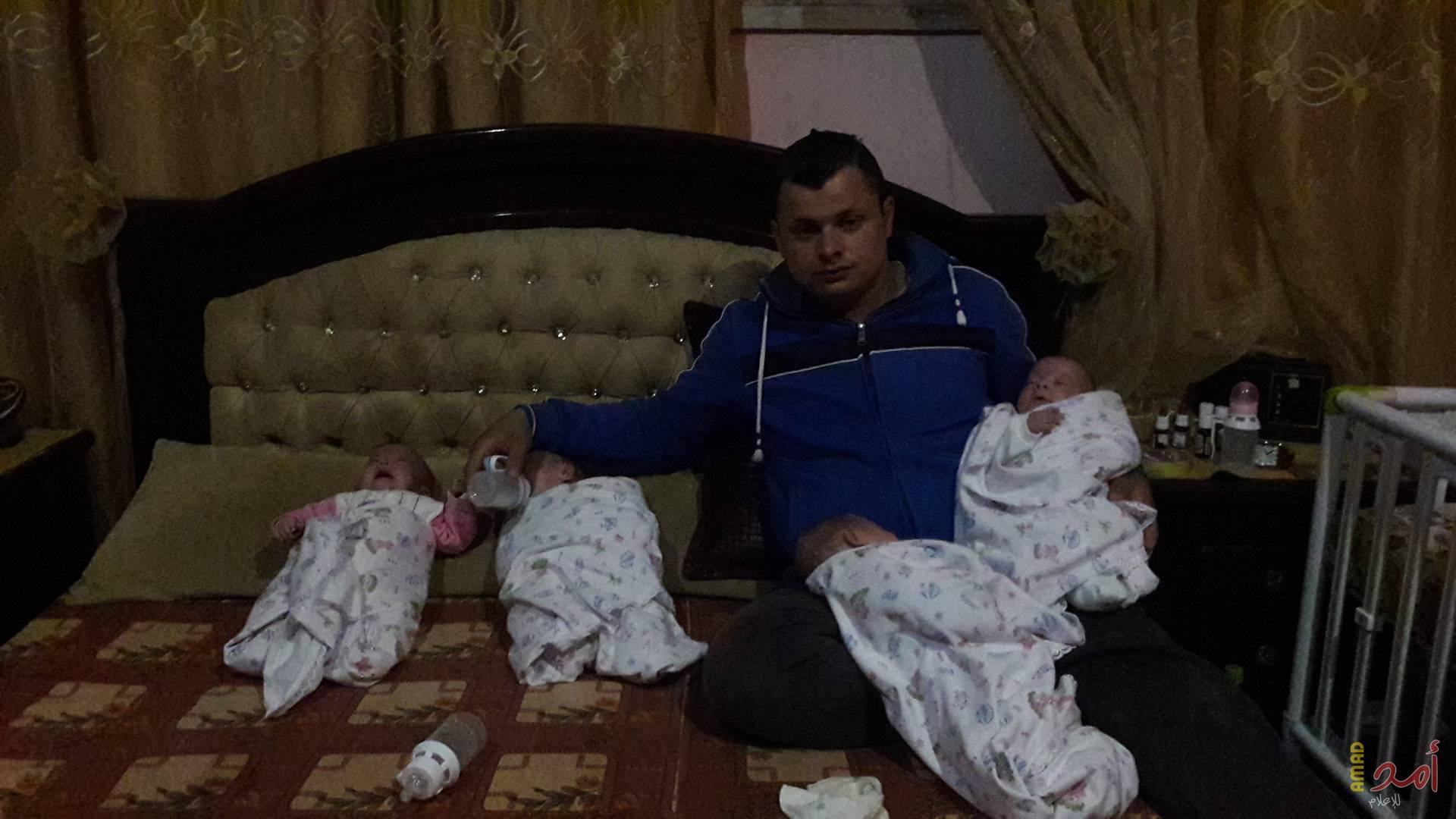 والد اربع توائم يناشد أهل الخير مساعدته بتوفير حليب وحفاظات لهم