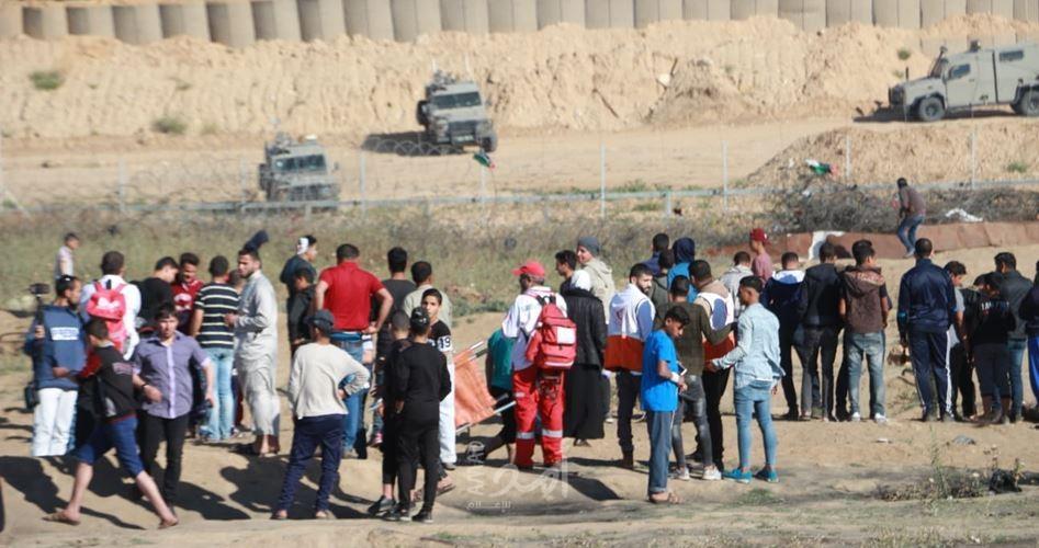 محدث بالصور-  63 إصابة برصاص قوات الاحتلال في جمعة "الشباب الفلسطيني" شرق غزة