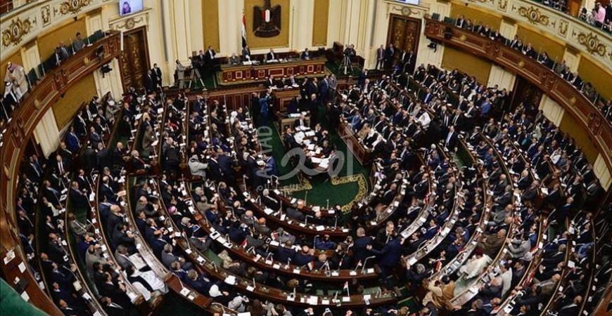 البرلمان المصري يعلق جلساته بسبب فيروس كورونا