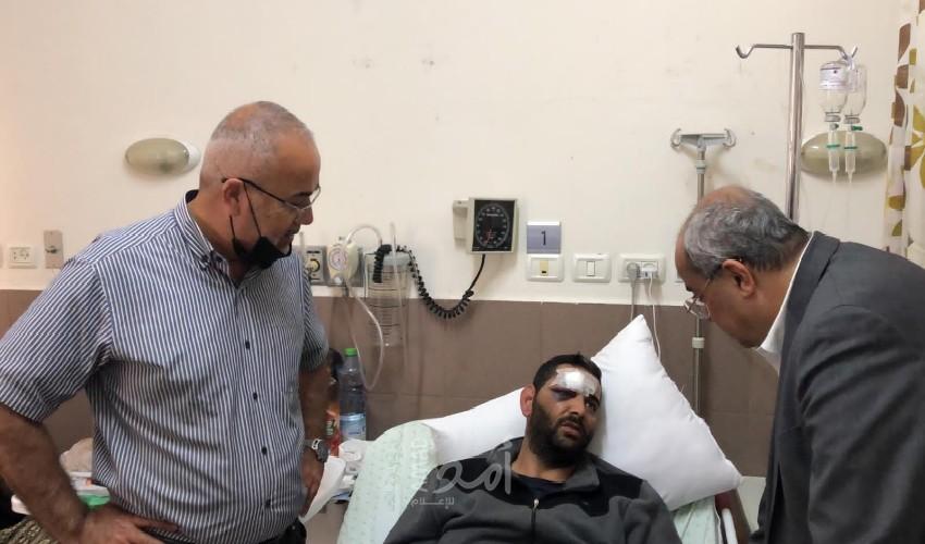 نائبان في الهيئة العامة للكنيست يزوران جرحى أحداث الأقصى في مشفى المقاصد - صور